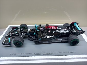 F1 MERCEDES W12 HAMILTON VÍTĚZ GP RUSKA 2021 SPARK 1:18 - 11