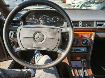 Mercedes-Benz W124 300D Turbo,Automat,Tažné,Šíbr - 11