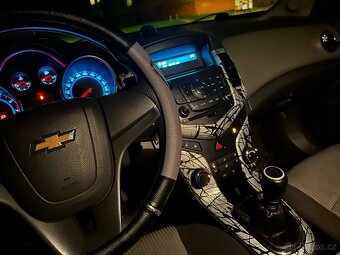 Chevrolet Cruze - 11
