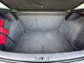 Volkswagen Golf VI 2.0 TDi 81 kw - 11