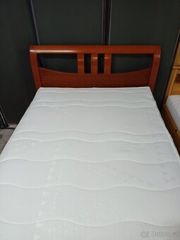 Prodám krásnou bytelnou postel 100 x 200 cm s nočním stolkem - 11