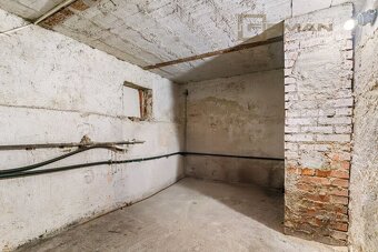 Prostorný dům v České Lípě k rekonstrukci – skvělá investičn - 11