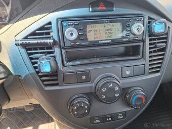 Kia Carens-2.0i - 11