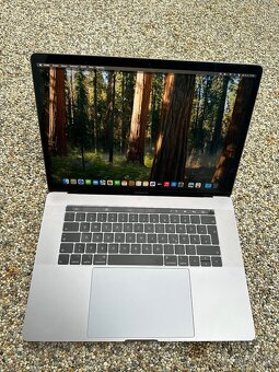 MacBook Pro 15” 2018, mouse, keyboard, sequoia - 11