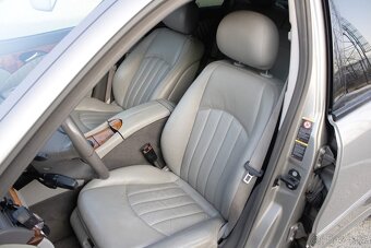 Mercedes-Benz E trieda Sedan 280 Elegance A/T 4-matic - 11