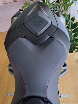 Triumph Speed Triple 1050 RS - 11