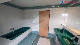 Prodej domu 6+1 s garáží a terasou, Panenské Břežany. - 11