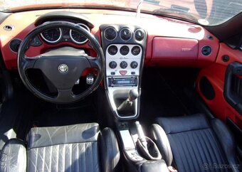 Alfa Romeo Spider 2.0 T.S. 114kW 213 000KM NOVÝ benzín - 11
