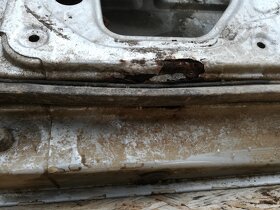 Zadní dveře Nissan Patrol GR Y60 - 11