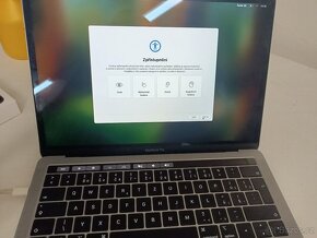 Macbook Pro + iPad + iPhone SE - 11