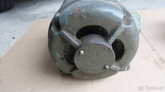 2 elektromotory staré - 11