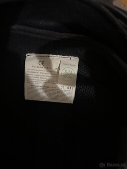 Vesty a přilby na koně - 11