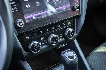 Škoda Octavia Combi 1.6 TDI DSG Style - 11