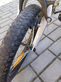dětské kolo SPECIALIZED Hotrock 16 “ - 11