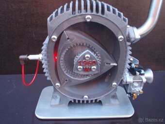 Velký (výška 25cm) výukový model Wankelova motoru - 11