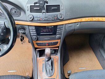 Mercedes Benz E320 - 11