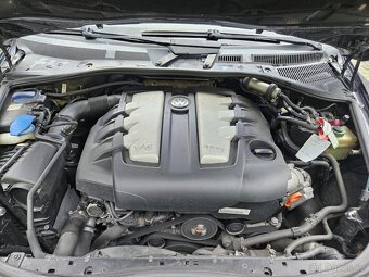 VW TOUAREG 3.0 TDI/ FULL VÝBAVA / NA PRUŽINÁCH / POJÍZDNÉ. - 11
