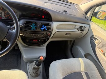 Renault Megane Scenic - 11