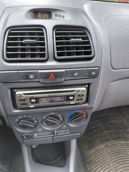 Hyundai accent - 11