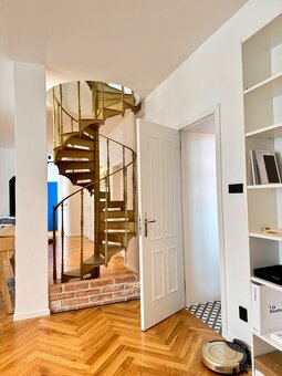Pronájem 19m² sdílené kanceláře s 200 m² společného zázemí - 11