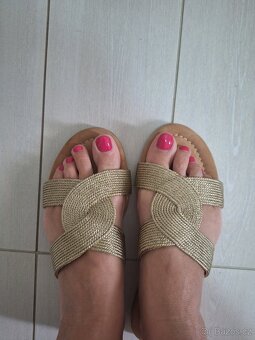 Nove kozene zlate bezove sandalky nazouvaky Lazzarini - 11