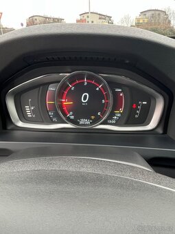 V60 Plagin Hibryd 2.4 D6 AWD - 11