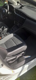 Toyota Auris Hybrid - 11