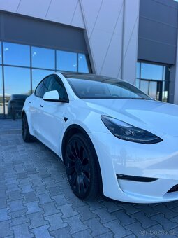 Tesla Model Y Performance 2023 - 11