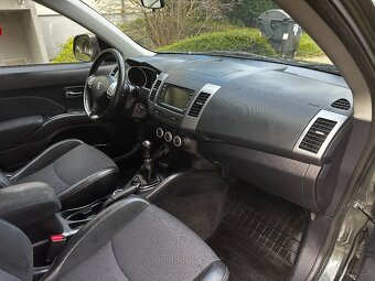 Peugeot 4007 2.2 HDi 4x4 SUV 7 míst Kůže Navi Tažné 2 tuny - 11