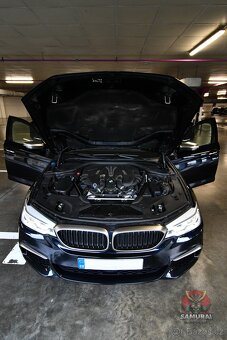 BMW M550i xDrive - 11