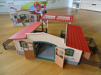 Schleich 42103 Stáj pro koně s příslušenstvím - 11