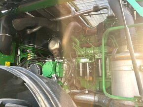 sklízecí řezačka John Deere 8300 - 11