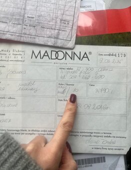 Svatební šaty značky Madonna - 11