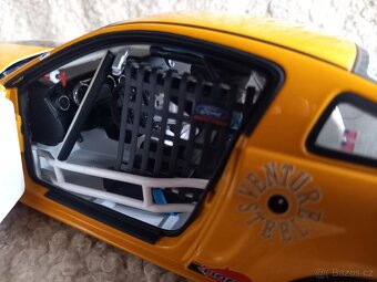 Prodám Ford Mustang GT - 1:18 -AutoArt,použitý,limitovaný - 11