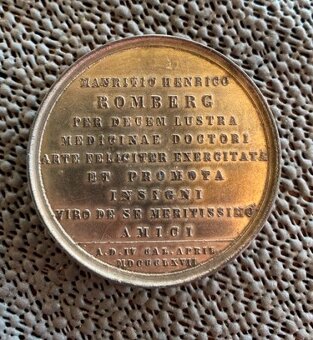 plakety, odznaky, vyznamenania, vlajky, medaile - 11