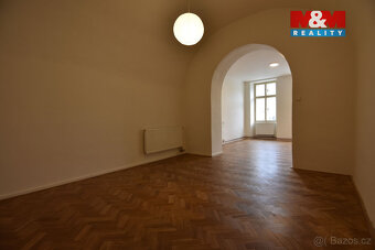 Pronájem bytu 4+1, 104 m², Jičín, ul. Valdštejnovo náměstí - 11