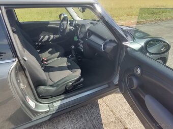 Mini Cooper 1.4 70 kW, 2009, najeto 84t km - 11