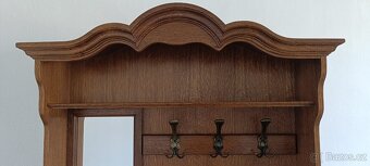 Předsíňová stěna, nábytek z masívu, věšáky, botník - 11