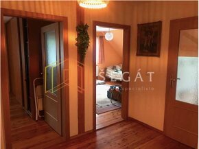 Prodej komerčního RD s bydlením, zahradou a garáži. - 11