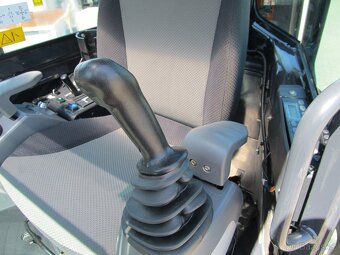 Hitachi ZAXIS 26U - 11