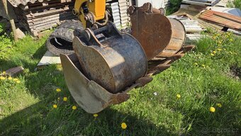 Prodám zánovní minirypadlo CAT 304e2 CR 4t - 11