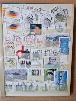 Poštovní známky v albu - 11