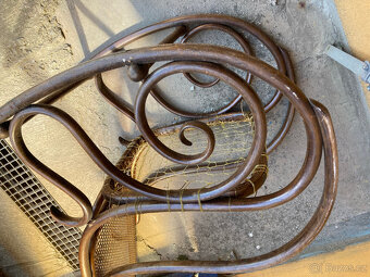 Houpací křeslo staré k resturování za 500 kč - 11