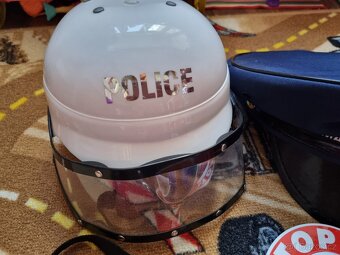 Policejní kostým, špión s výbavou - 11