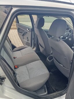 Ford Focus 1.6 benzín - 11