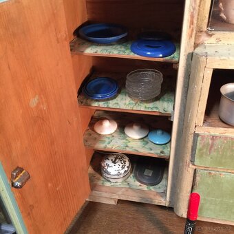 starožitná kredenc pro děti panenky kuchyňka nádobí 1920 - 11