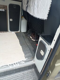 Obytná dodávka Ford Transit - 11