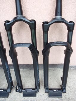 Nové vidlice Fox, Rock Shox, SR Suntour - 11