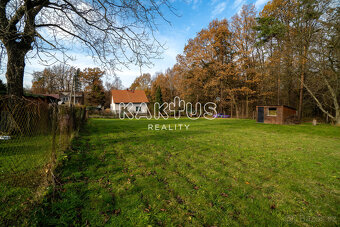 Prodej stavebního pozemku o výměře 1292 m2, ulice Osadní, Vr - 11