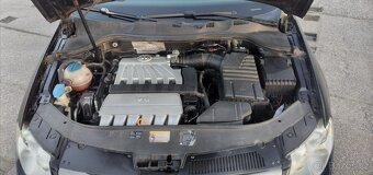 VW Passat 3C var INDIVIDUAL R32 VR6 DSG 1.majitel TOP STAV - 11